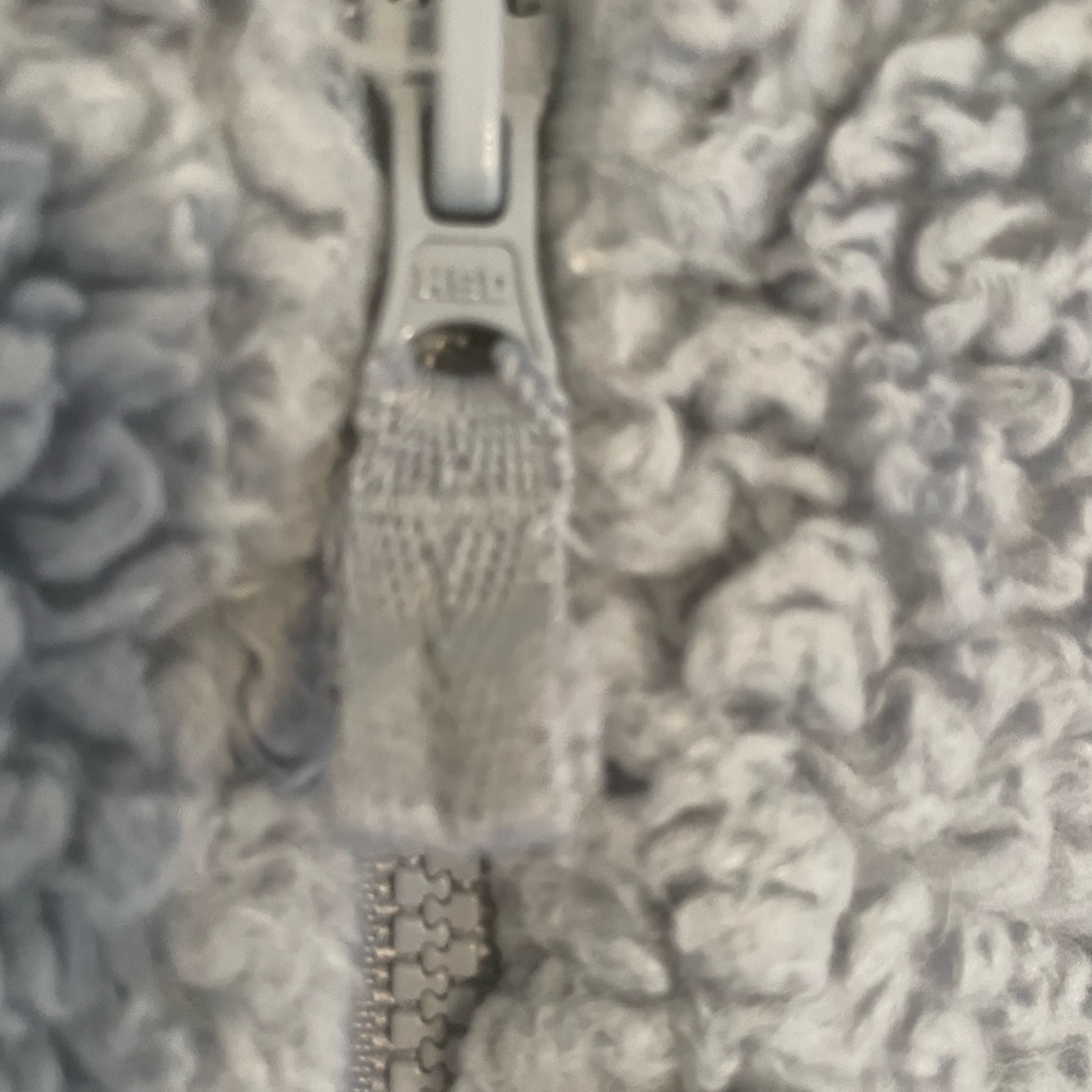 Carter’s fuzzy sweatshirt (12 Months) - Picture 2 of 9
